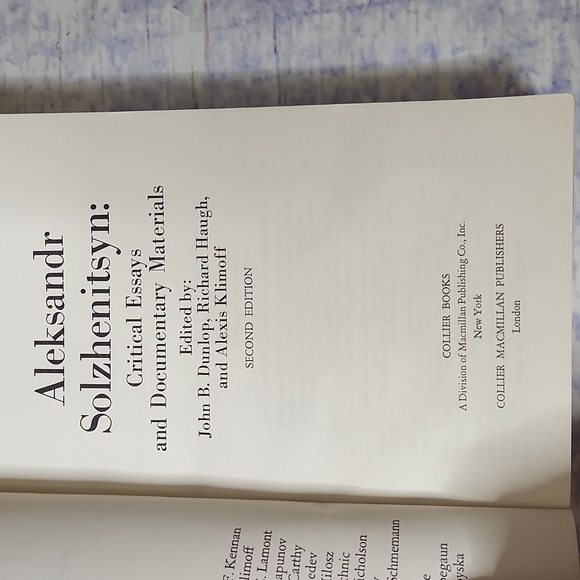 Aleksandr Solzhenitsyn Critical Essays and Documentary Materials Book - Picture 4 of 5